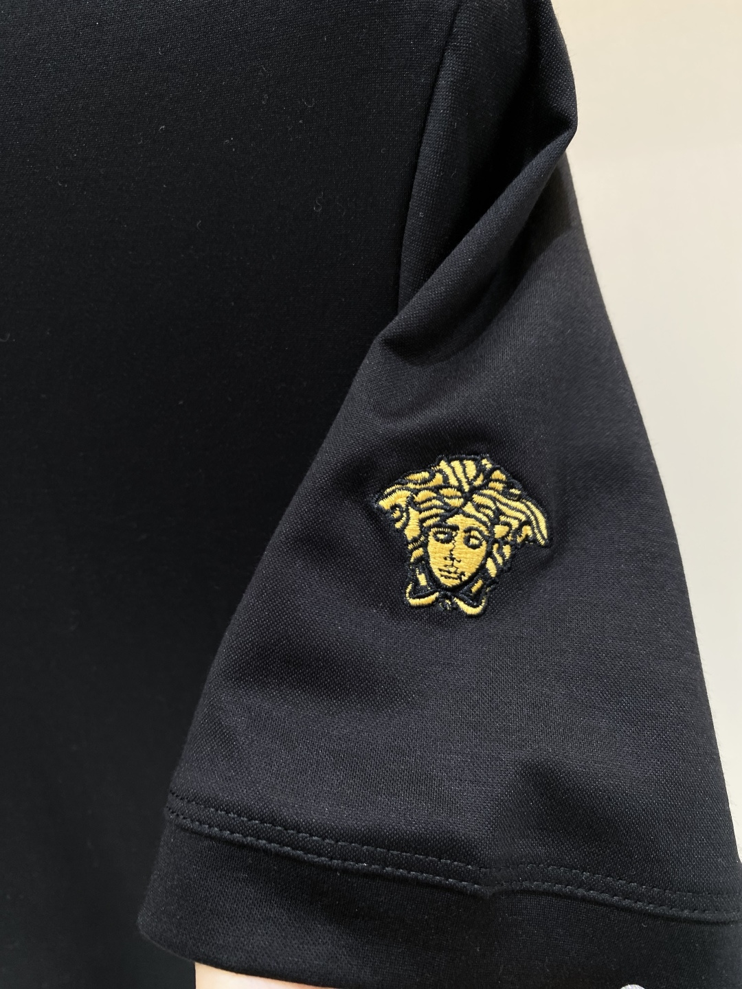 《𝙉𝙚𝙬🖤❤️范家》2026SS最新款春夏短袖T恤，丝光棉 帅气时尚，胸口顶级图案字母，简约百搭款。面料