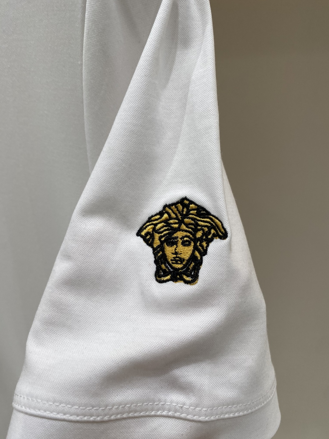 《𝙉𝙚𝙬🖤❤️范家》2026SS最新款春夏短袖T恤，丝光棉 帅气时尚，胸口顶级图案字母，简约百搭款。面料