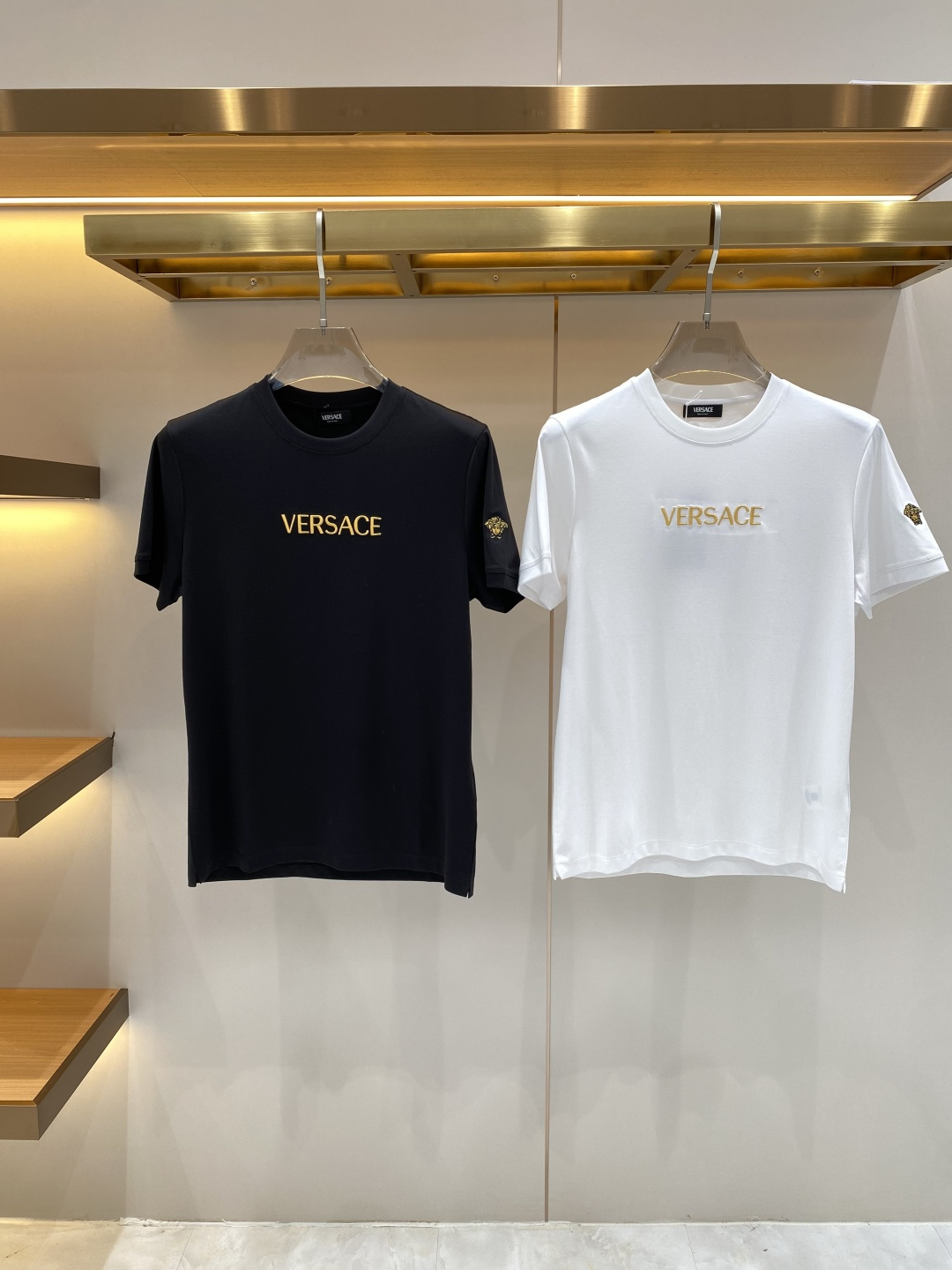 《𝙉𝙚𝙬🖤❤️范家》2026SS最新款春夏短袖T恤，丝光棉 帅气时尚，胸口顶级图案字母，简约百搭款。面料