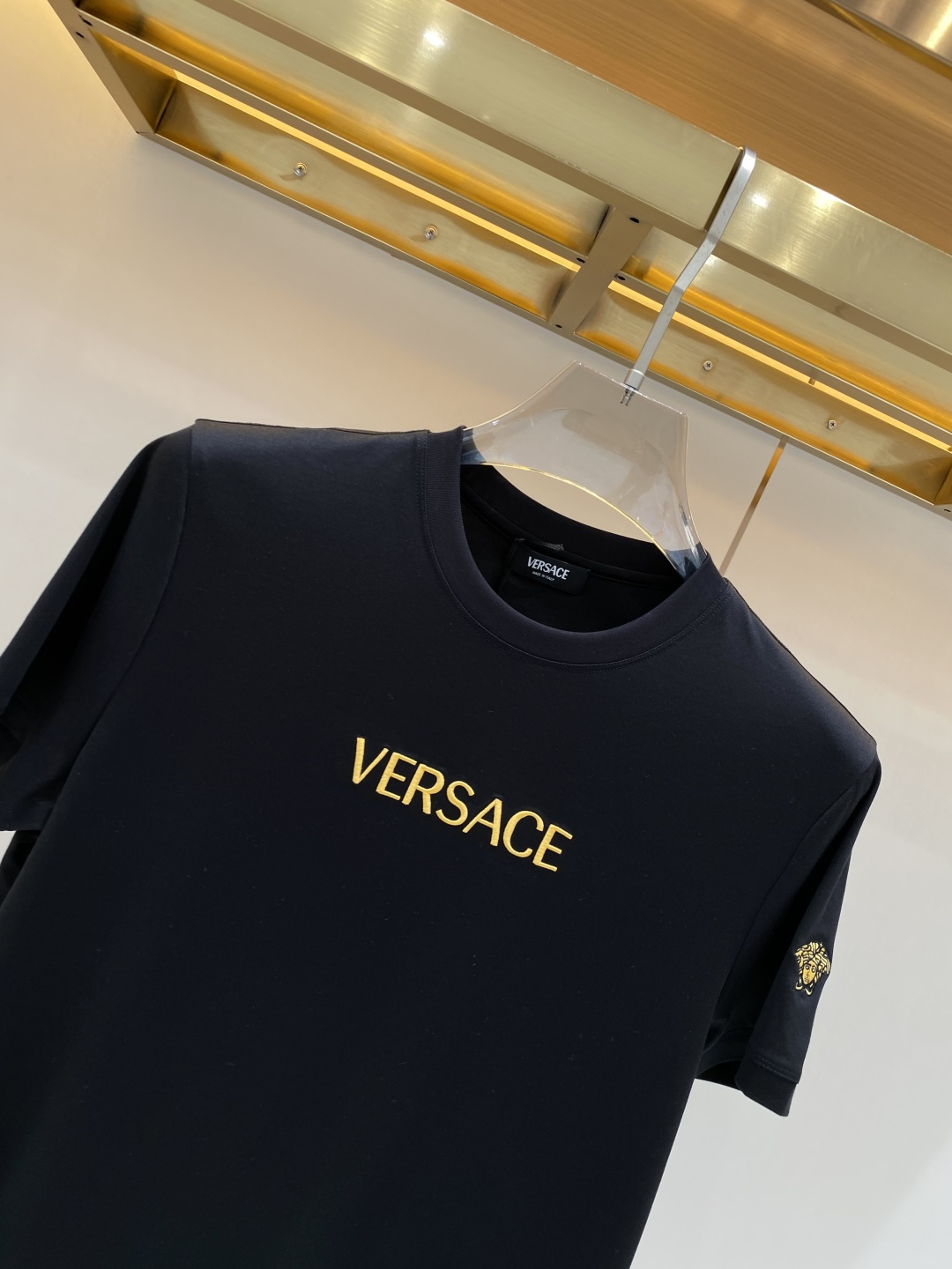 《𝙉𝙚𝙬🖤❤️范家》2026SS最新款春夏短袖T恤，丝光棉 帅气时尚，胸口顶级图案字母，简约百搭款。面料