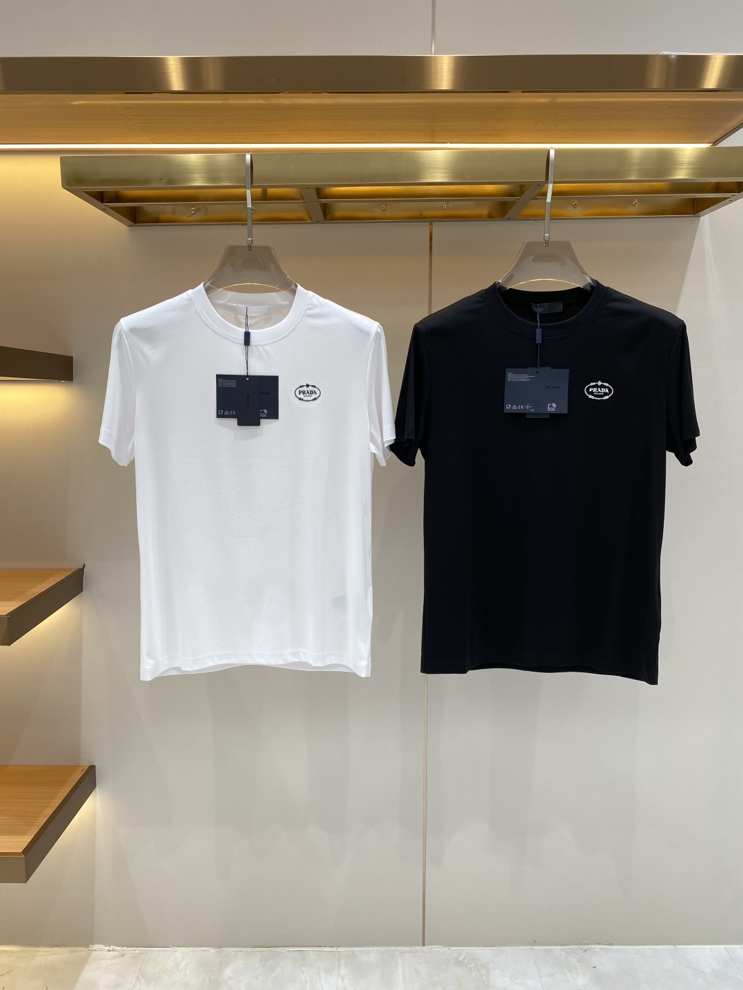 《𝙉𝙚𝙬🖤❤️普家》2026SS最新款春夏短袖T恤，丝光棉 帅气时尚，胸口顶级图案字母，简约百搭款。面料