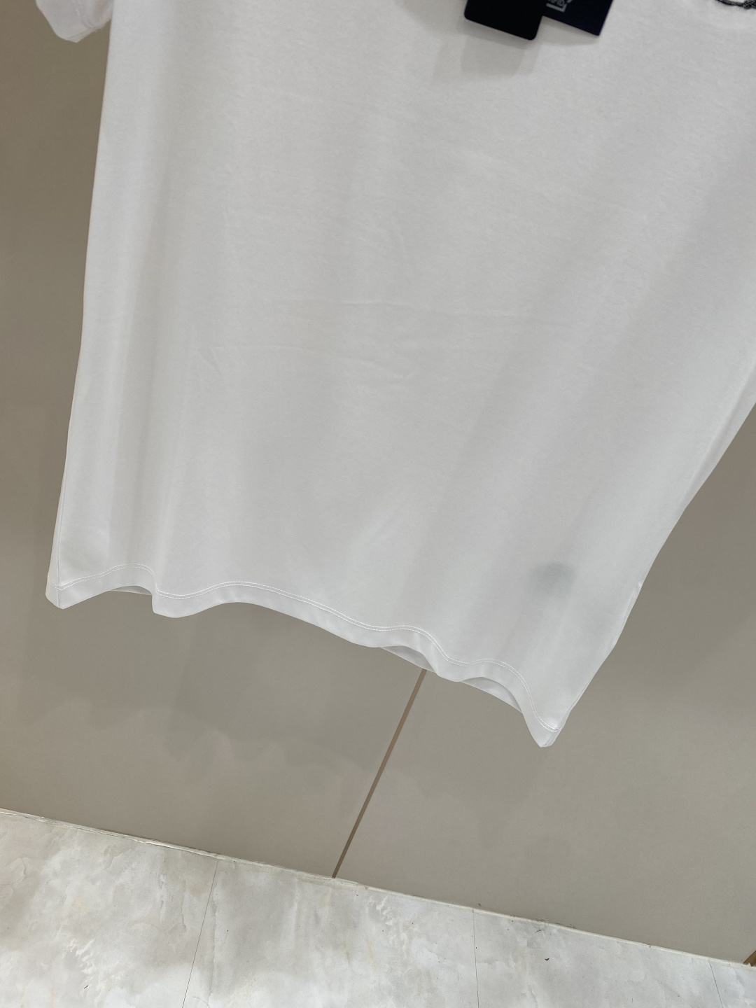 《𝙉𝙚𝙬🖤❤️普家》2026SS最新款春夏短袖T恤，丝光棉 帅气时尚，胸口顶级图案字母，简约百搭款。面料