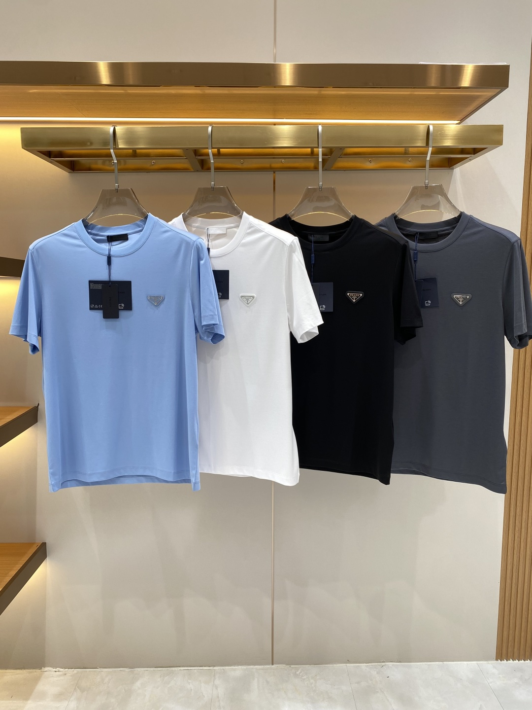 《𝙉𝙚𝙬🖤❤️普家》2026SS最新款春夏短袖T恤，丝光棉 帅气时尚，胸口顶级图案字母，简约百搭款。面料