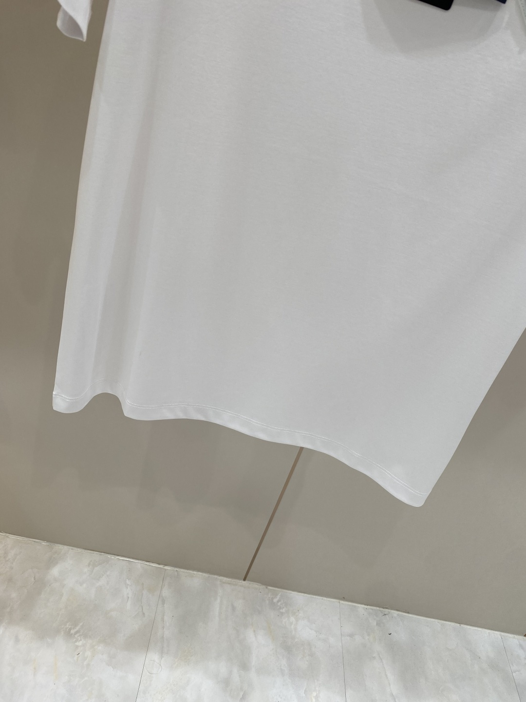 《𝙉𝙚𝙬🖤❤️普家》2026SS最新款春夏短袖T恤，丝光棉 帅气时尚，胸口顶级图案字母，简约百搭款。面料