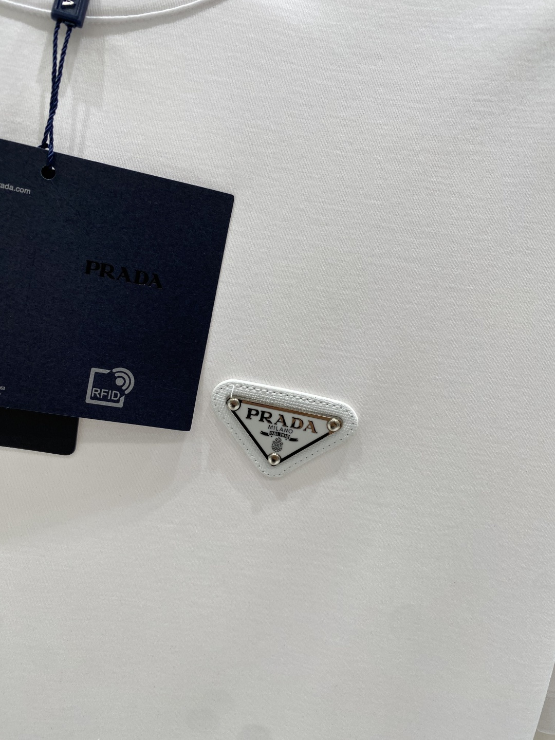 《𝙉𝙚𝙬🖤❤️普家》2026SS最新款春夏短袖T恤，丝光棉 帅气时尚，胸口顶级图案字母，简约百搭款。面料