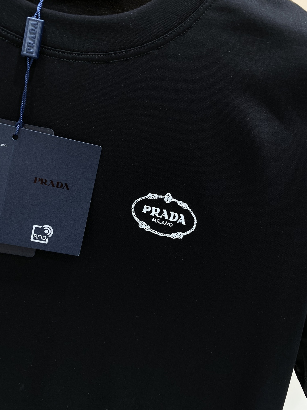 《𝙉𝙚𝙬🖤❤️普家》2026SS最新款春夏短袖T恤，丝光棉 帅气时尚，胸口顶级图案字母，简约百搭款。面料