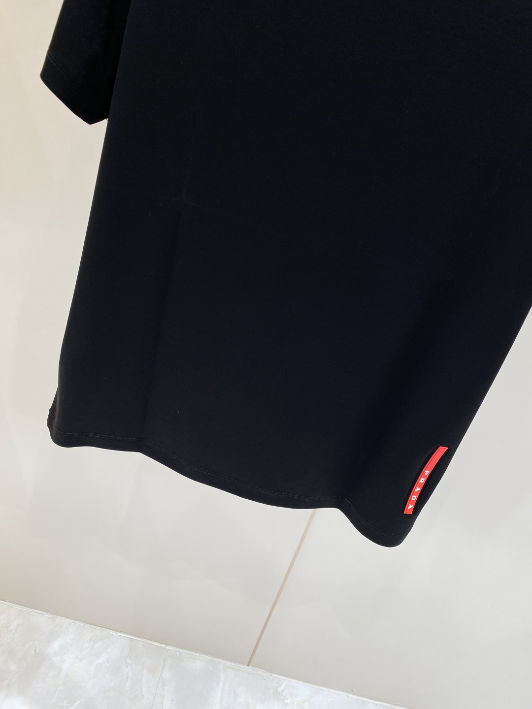 《𝙉𝙚𝙬🖤❤️普家》2026SS最新款春夏短袖T恤，丝光棉 帅气时尚，胸口顶级图案字母，简约百搭款。面料