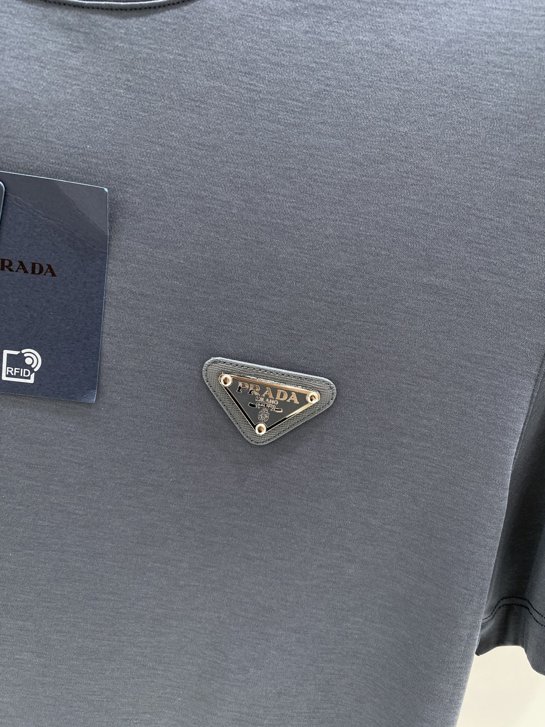 《𝙉𝙚𝙬🖤❤️普家》2026SS最新款春夏短袖T恤，丝光棉 帅气时尚，胸口顶级图案字母，简约百搭款。面料