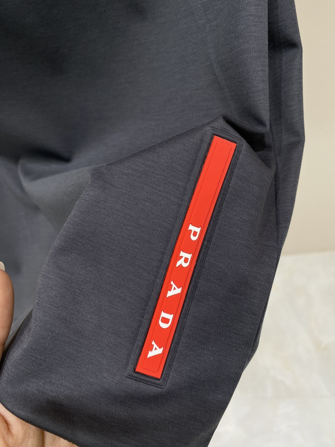 《𝙉𝙚𝙬🖤❤️普家》2026SS最新款春夏短袖T恤，丝光棉 帅气时尚，胸口顶级图案字母，简约百搭款。面料