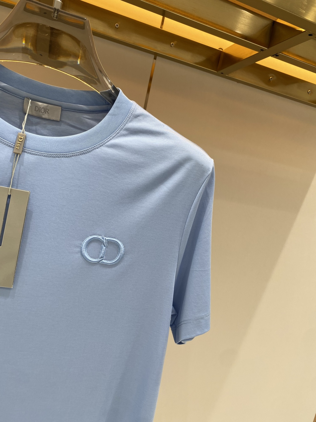 《𝙉𝙚𝙬🖤❤️迪家》2026SS最新款春夏短袖T恤，丝光棉 帅气时尚，胸口顶级图案字母，简约百搭款。面料