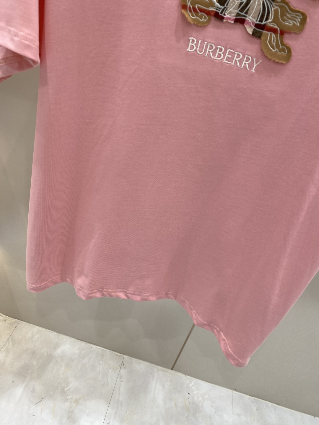 《𝙉𝙚𝙬🖤❤️巴家》26SS新款春夏短袖 最高版本客供定制高端面料 简单时尚款，配色超级好看！经典log