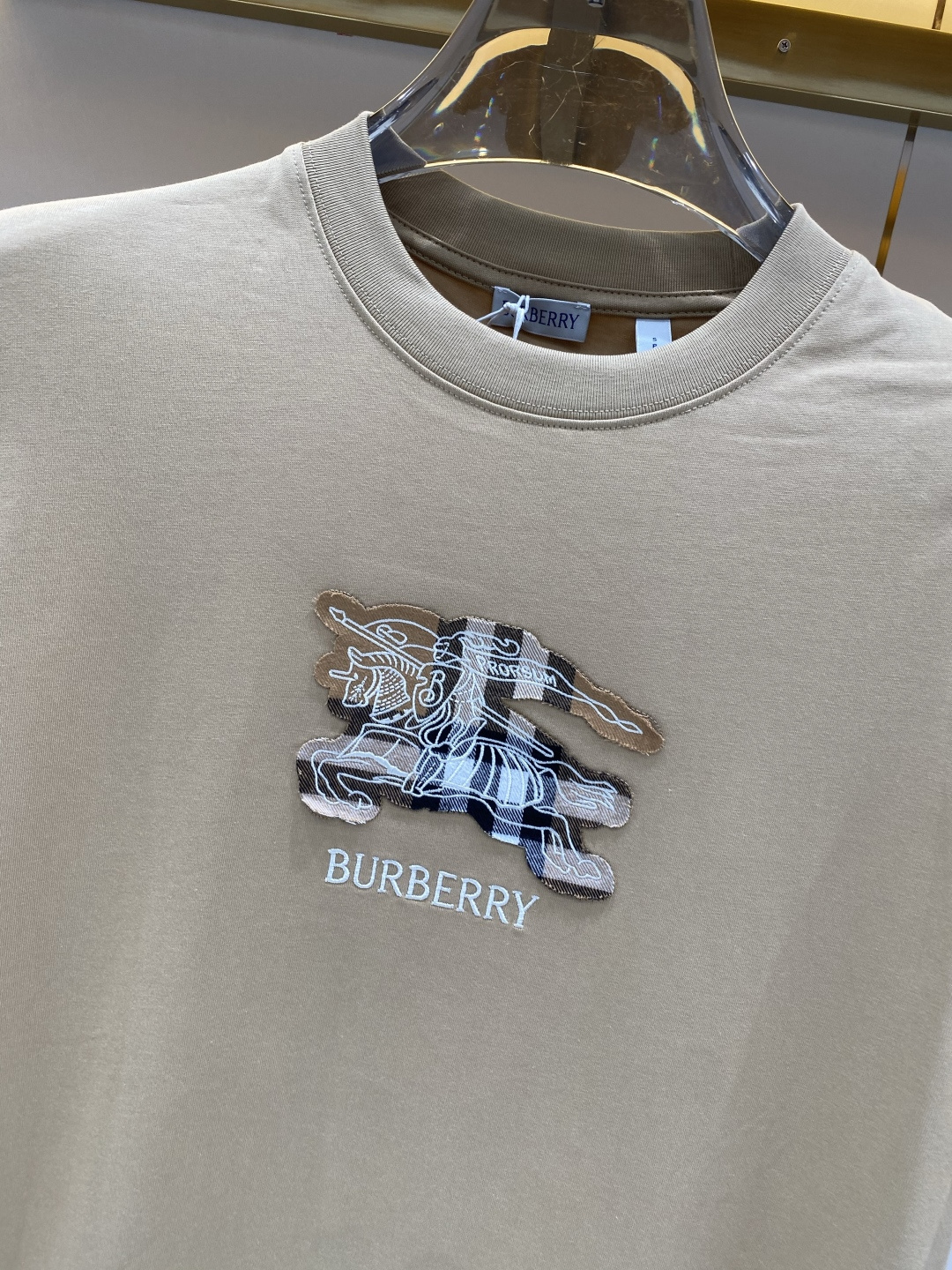 《𝙉𝙚𝙬🖤❤️巴家》26SS新款春夏短袖 最高版本客供定制高端面料 简单时尚款，配色超级好看！经典log