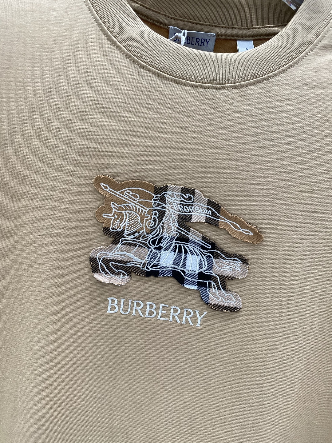 《𝙉𝙚𝙬🖤❤️巴家》26SS新款春夏短袖 最高版本客供定制高端面料 简单时尚款，配色超级好看！经典log