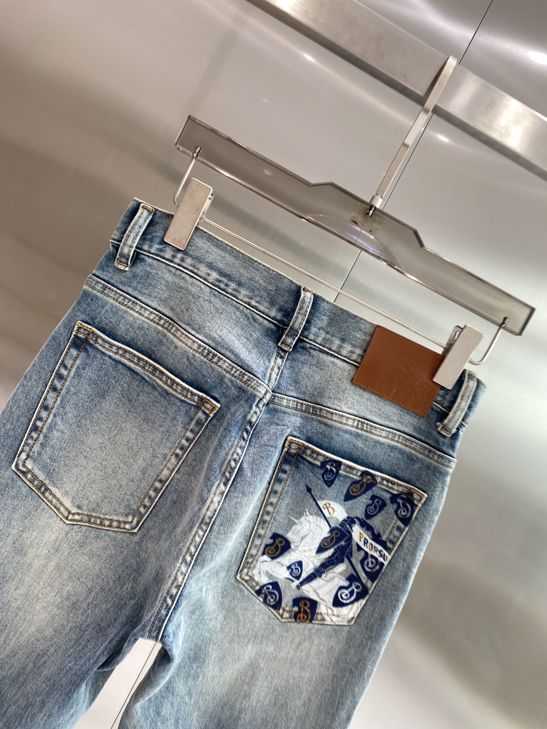 《𝙉𝙚𝙬🖤❤️巴家》2026最新品牛仔裤 专柜热销款 品味与价值共享 身穿着非常舒适 低调不失奢华 穿出