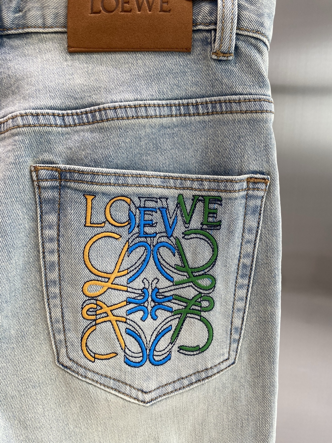 《𝙉𝙚𝙬🖤❤️罗家》26ss春季牛仔 超级有范儿的一款牛仔裤，定制原版水洗牛仔面料，独特设计，顶级工艺字