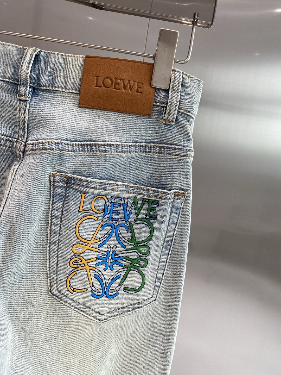 《𝙉𝙚𝙬🖤❤️罗家》26ss春季牛仔 超级有范儿的一款牛仔裤，定制原版水洗牛仔面料，独特设计，顶级工艺字