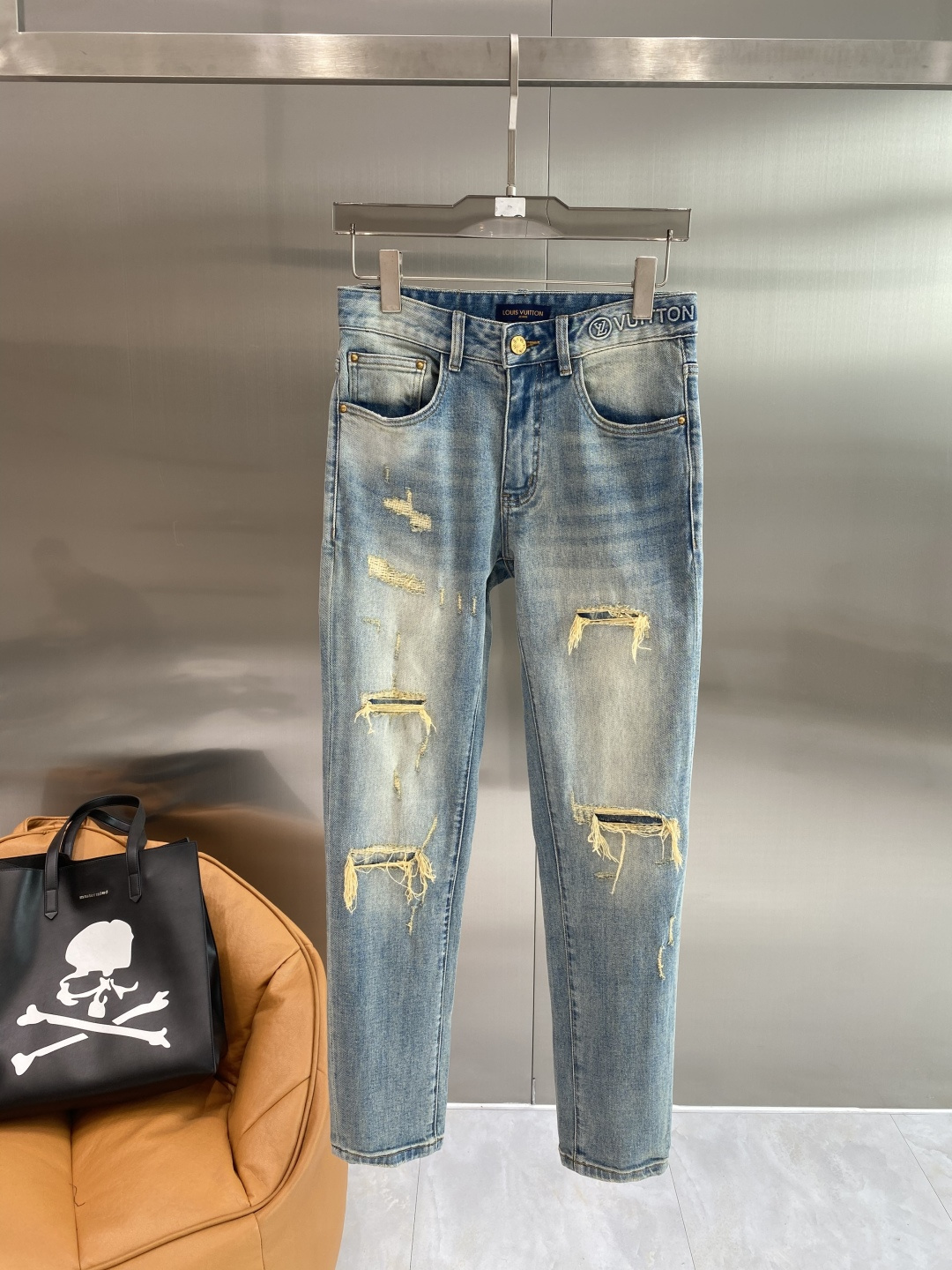 《𝙉𝙚𝙬🖤❤️罗家》26ss春季牛仔 超级有范儿的一款牛仔裤，定制原版水洗牛仔面料，独特设计，顶级工艺字