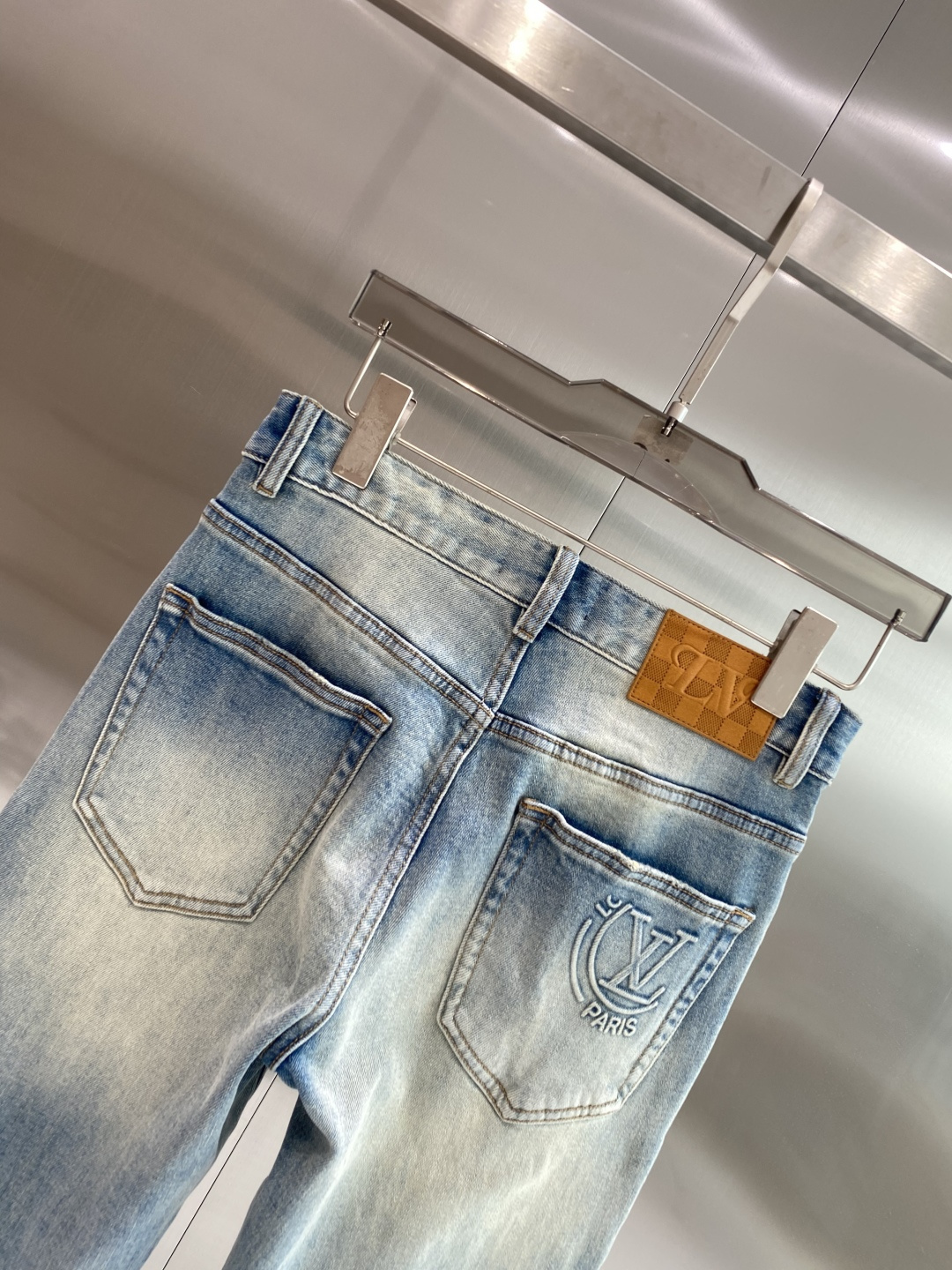《𝙉𝙚𝙬🖤❤️罗家》26ss春季牛仔 超级有范儿的一款牛仔裤，定制原版水洗牛仔面料，独特设计，顶级工艺字