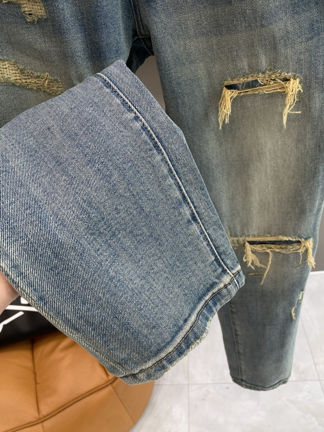 《𝙉𝙚𝙬🖤❤️罗家》26ss春季牛仔 超级有范儿的一款牛仔裤，定制原版水洗牛仔面料，独特设计，顶级工艺字