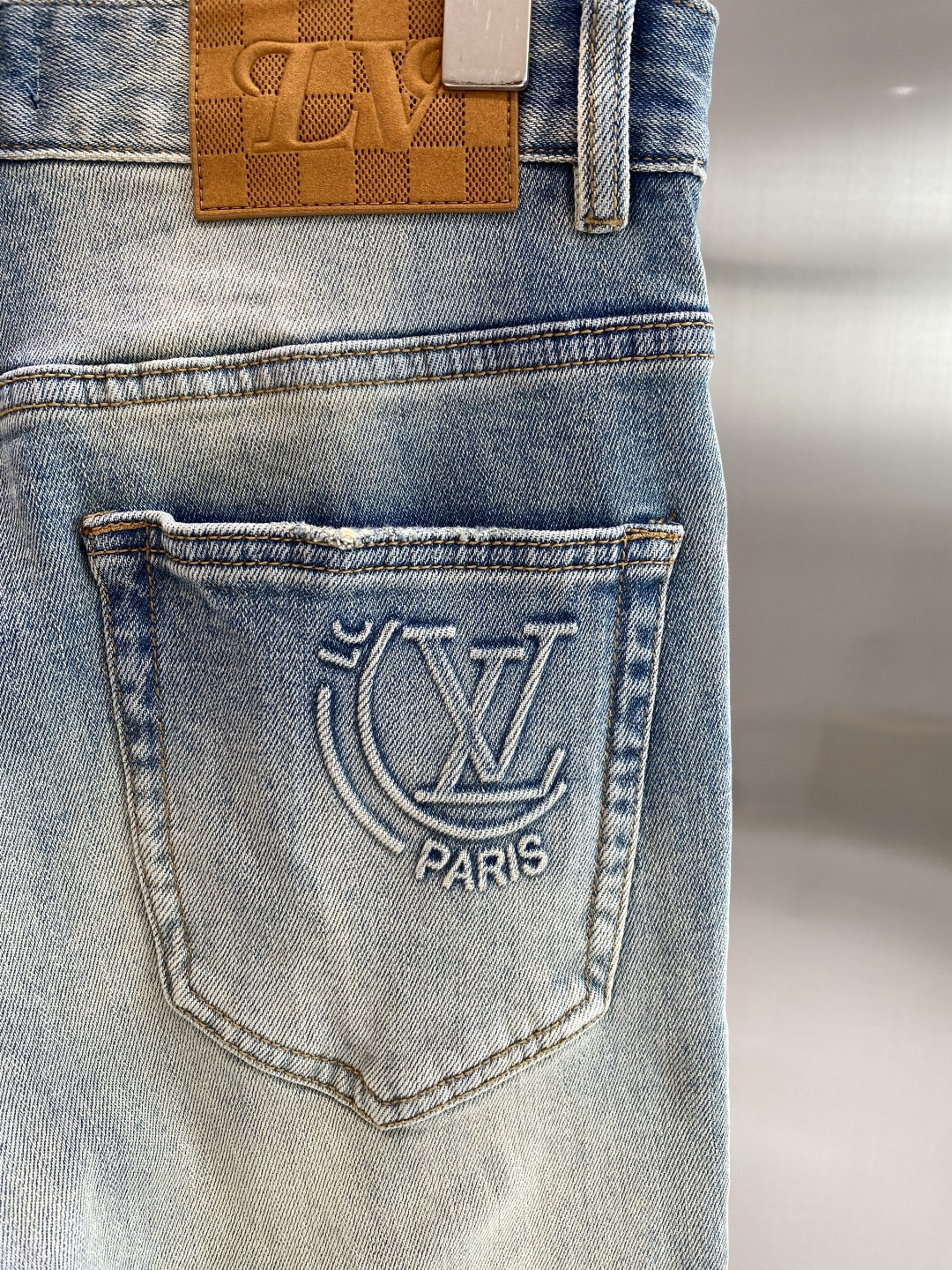 《𝙉𝙚𝙬🖤❤️罗家》26ss春季牛仔 超级有范儿的一款牛仔裤，定制原版水洗牛仔面料，独特设计，顶级工艺字