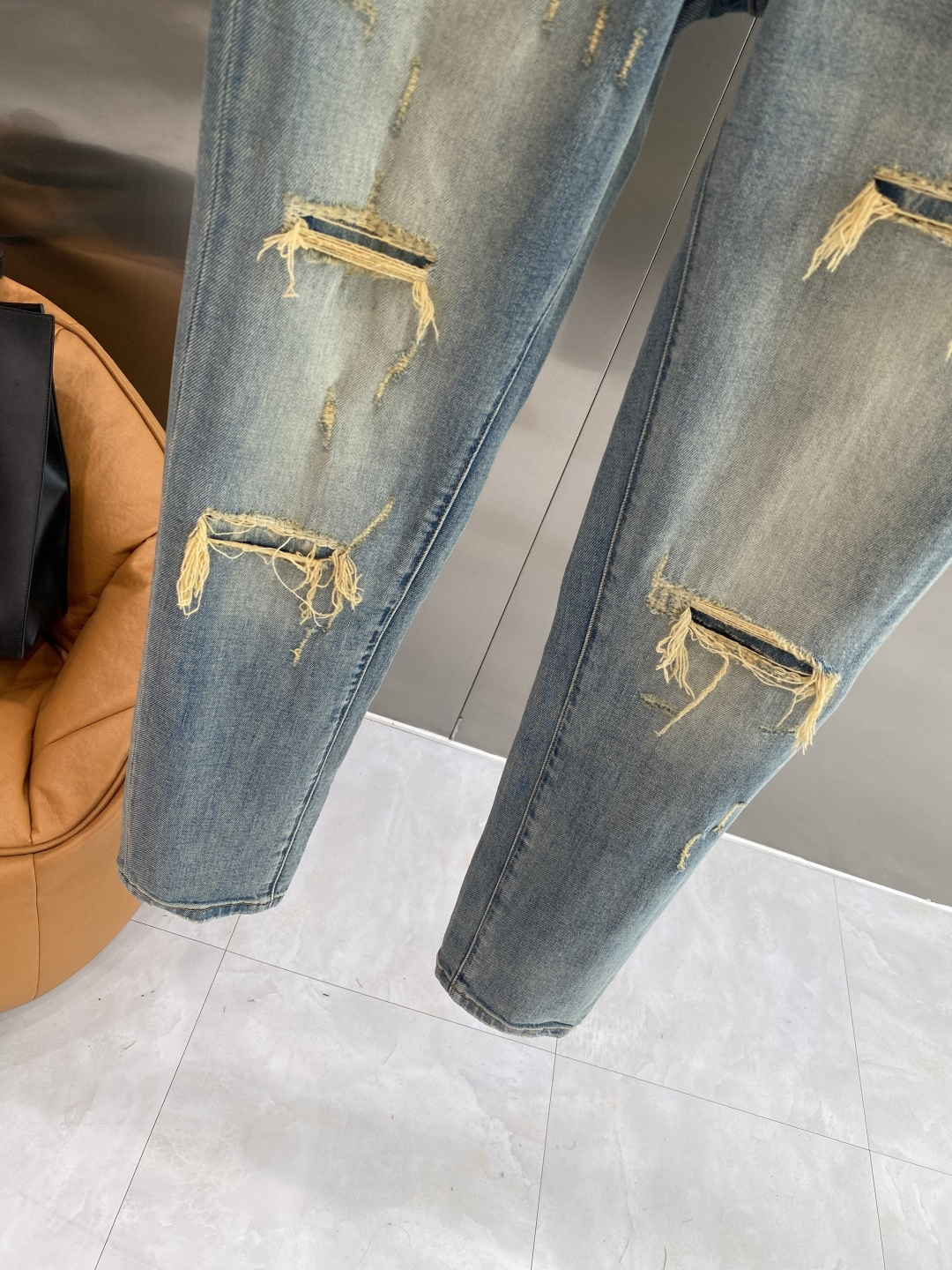 《𝙉𝙚𝙬🖤❤️罗家》26ss春季牛仔 超级有范儿的一款牛仔裤，定制原版水洗牛仔面料，独特设计，顶级工艺字