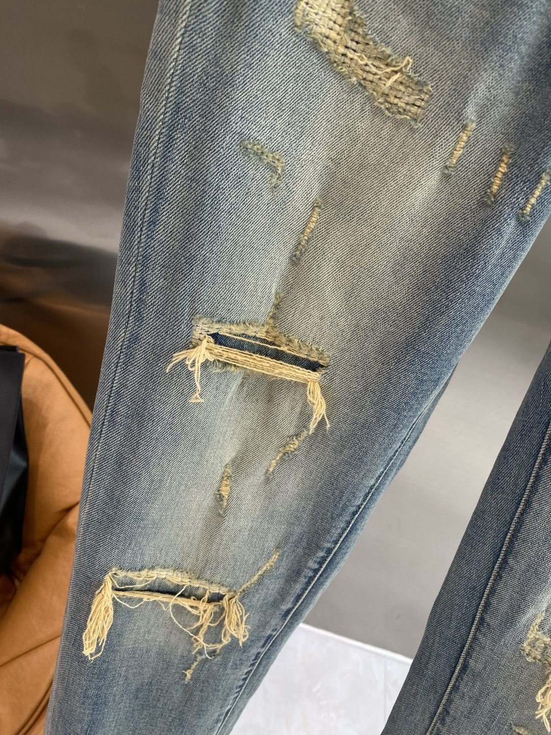 《𝙉𝙚𝙬🖤❤️罗家》26ss春季牛仔 超级有范儿的一款牛仔裤，定制原版水洗牛仔面料，独特设计，顶级工艺字