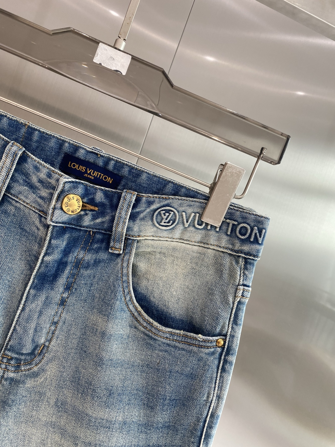 《𝙉𝙚𝙬🖤❤️罗家》26ss春季牛仔 超级有范儿的一款牛仔裤，定制原版水洗牛仔面料，独特设计，顶级工艺字