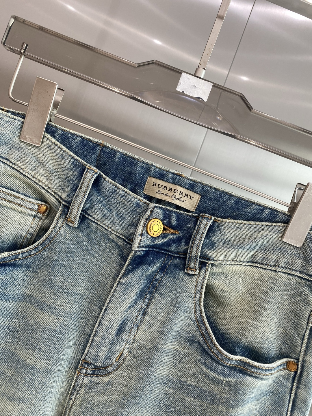 《𝙉𝙚𝙬🖤❤️巴家》26ss春季牛仔 超级有范儿的一款牛仔裤，定制原版水洗牛仔面料，独特设计，顶级工艺字