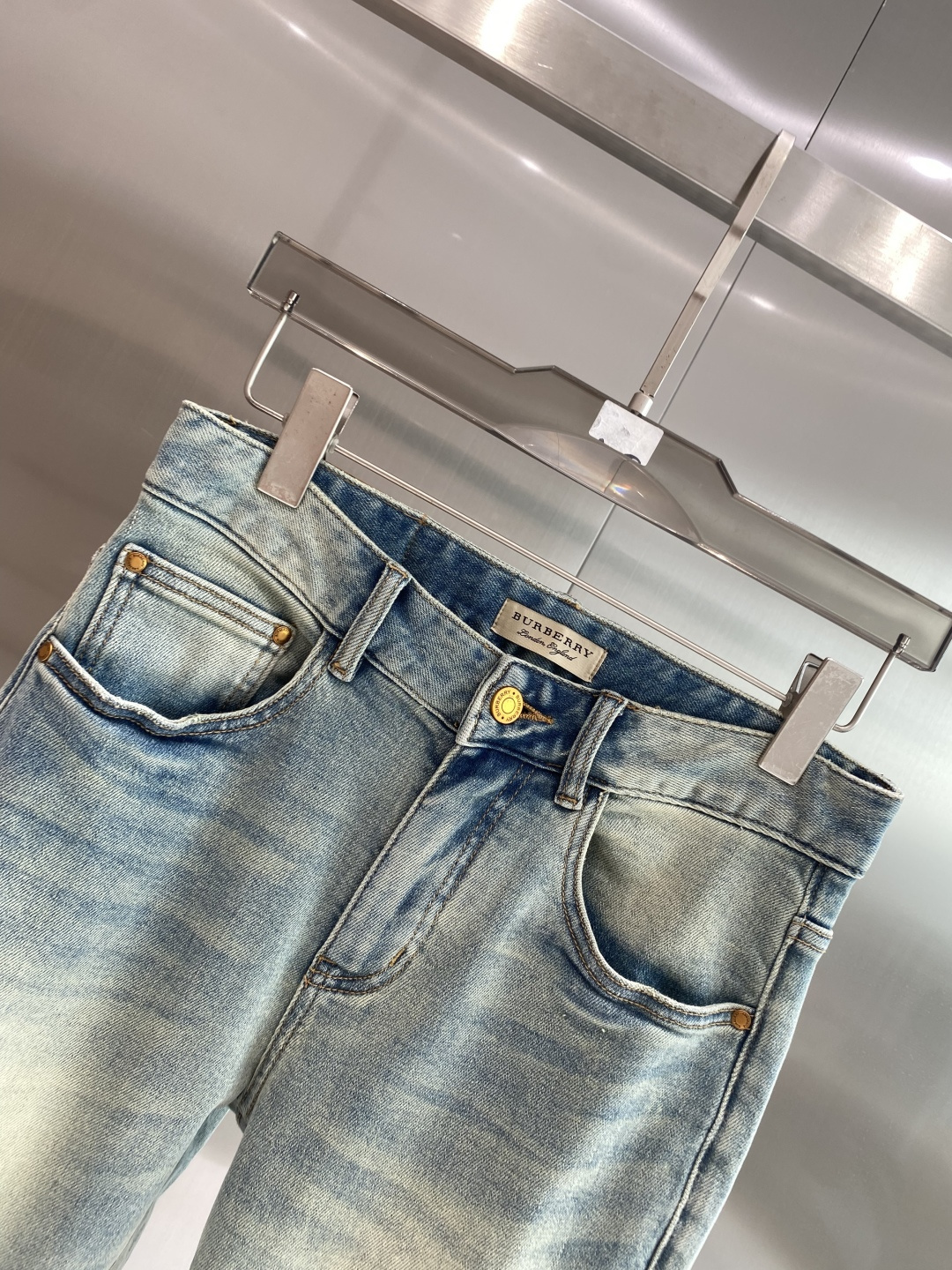 《𝙉𝙚𝙬🖤❤️巴家》26ss春季牛仔 超级有范儿的一款牛仔裤，定制原版水洗牛仔面料，独特设计，顶级工艺字
