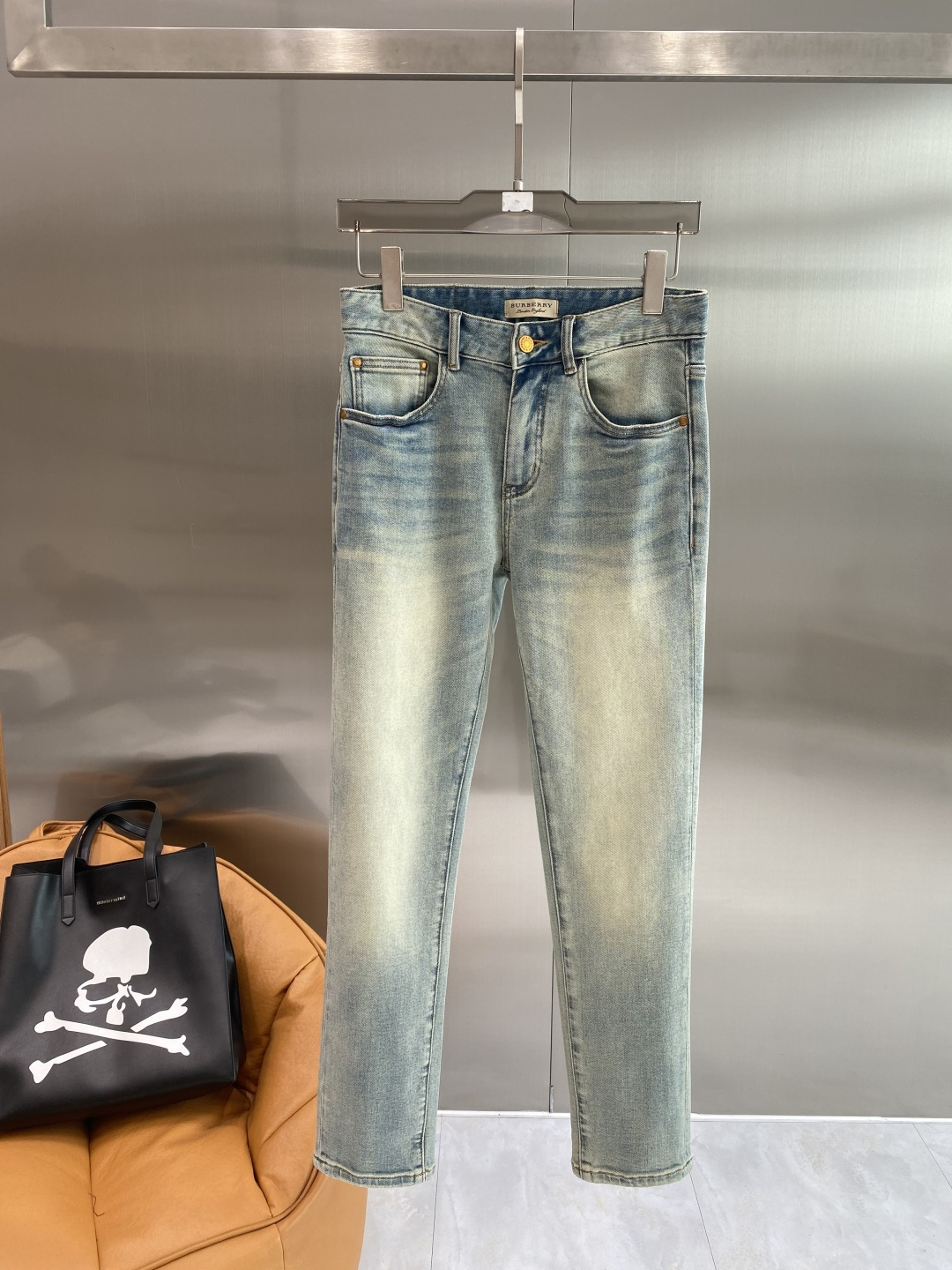 《𝙉𝙚𝙬🖤❤️巴家》26ss春季牛仔 超级有范儿的一款牛仔裤，定制原版水洗牛仔面料，独特设计，顶级工艺字