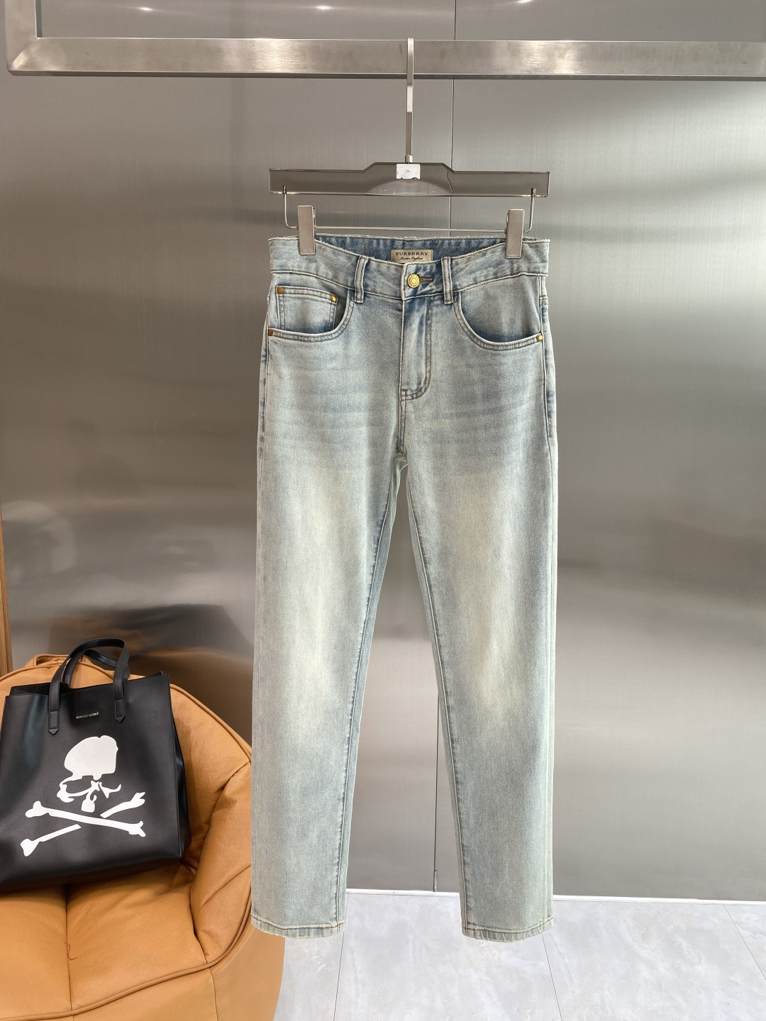 《𝙉𝙚𝙬🖤❤️巴家》26ss春季牛仔 超级有范儿的一款牛仔裤，定制原版水洗牛仔面料，独特设计，顶级工艺字