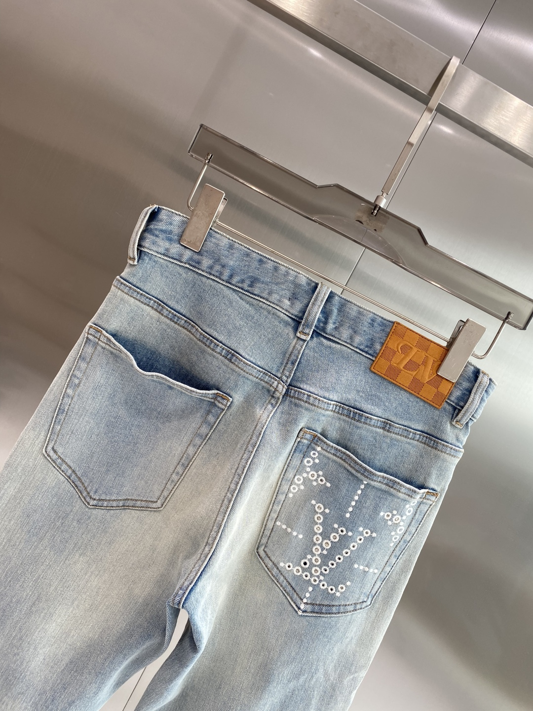 《𝙉𝙚𝙬🖤❤️驴家》26ss春季牛仔 超级有范儿的一款牛仔裤，定制原版水洗牛仔面料，独特设计，顶级工艺字