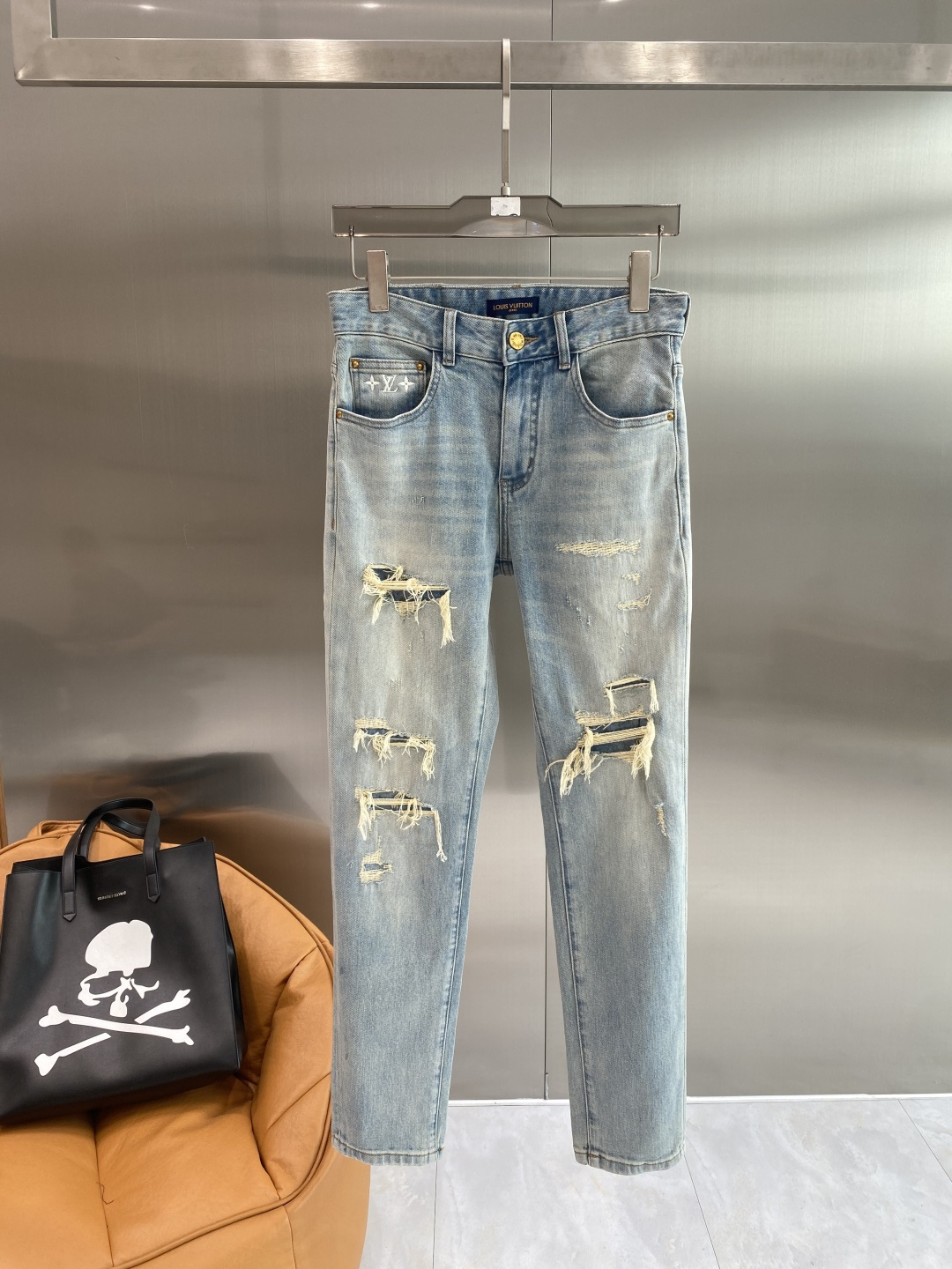 《𝙉𝙚𝙬🖤❤️驴家》26ss春季牛仔 超级有范儿的一款牛仔裤，定制原版水洗牛仔面料，独特设计，顶级工艺字