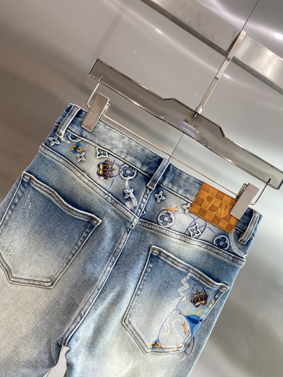 《𝙉𝙚𝙬🖤❤️驴家》26ss春季牛仔 超级有范儿的一款牛仔裤，定制原版水洗牛仔面料，独特设计，顶级工艺字