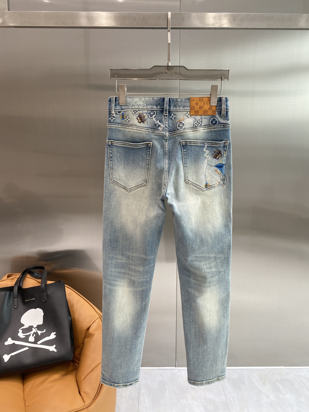 《𝙉𝙚𝙬🖤❤️驴家》26ss春季牛仔 超级有范儿的一款牛仔裤，定制原版水洗牛仔面料，独特设计，顶级工艺字