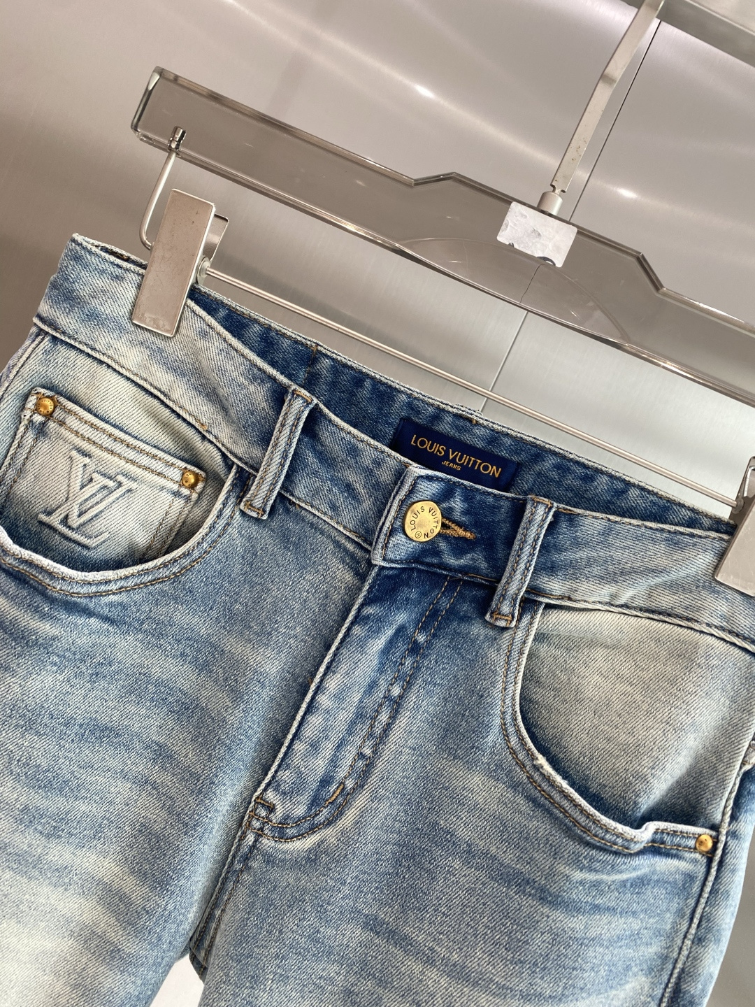 《𝙉𝙚𝙬🖤❤️驴家》26ss春季牛仔 超级有范儿的一款牛仔裤，定制原版水洗牛仔面料，独特设计，顶级工艺字