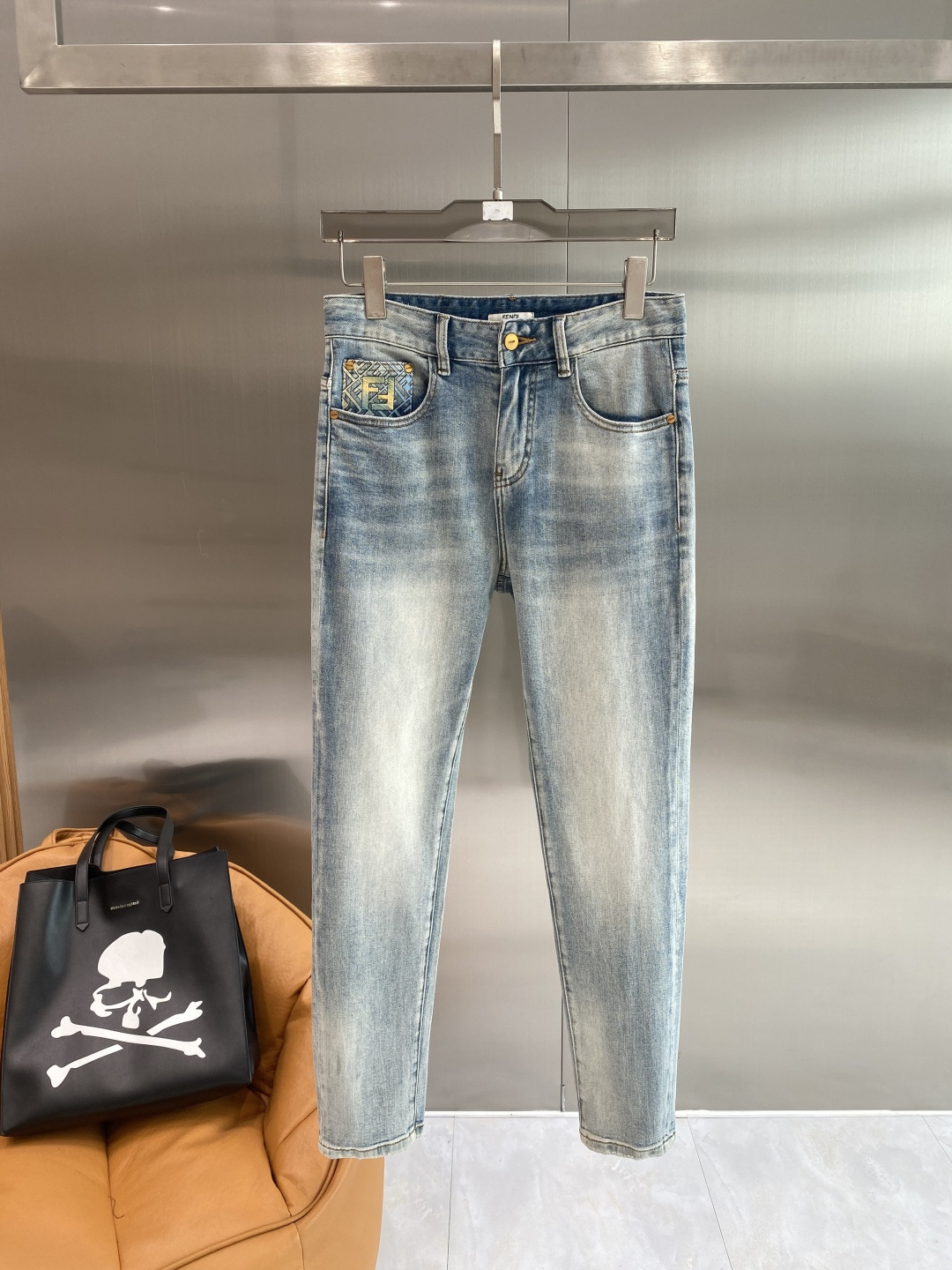 《𝙉𝙚𝙬🖤❤️芬家》26ss春季牛仔 超级有范儿的一款牛仔裤，定制原版水洗牛仔面料，独特设计，顶级工艺字