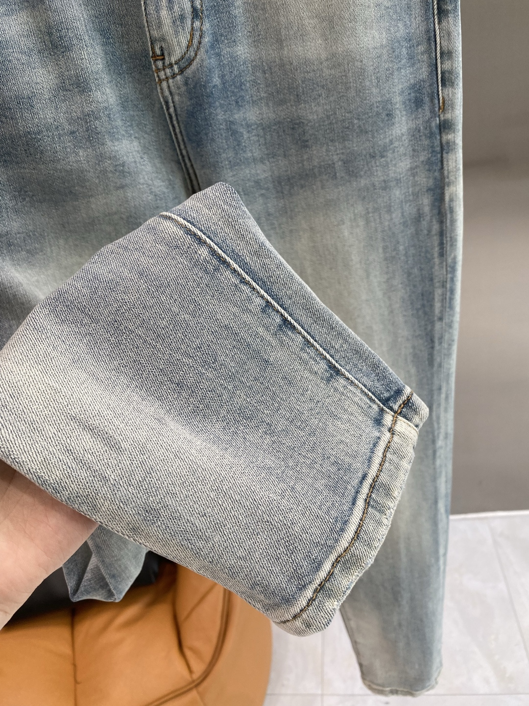 《𝙉𝙚𝙬🖤❤️芬家》26ss春季牛仔 超级有范儿的一款牛仔裤，定制原版水洗牛仔面料，独特设计，顶级工艺字