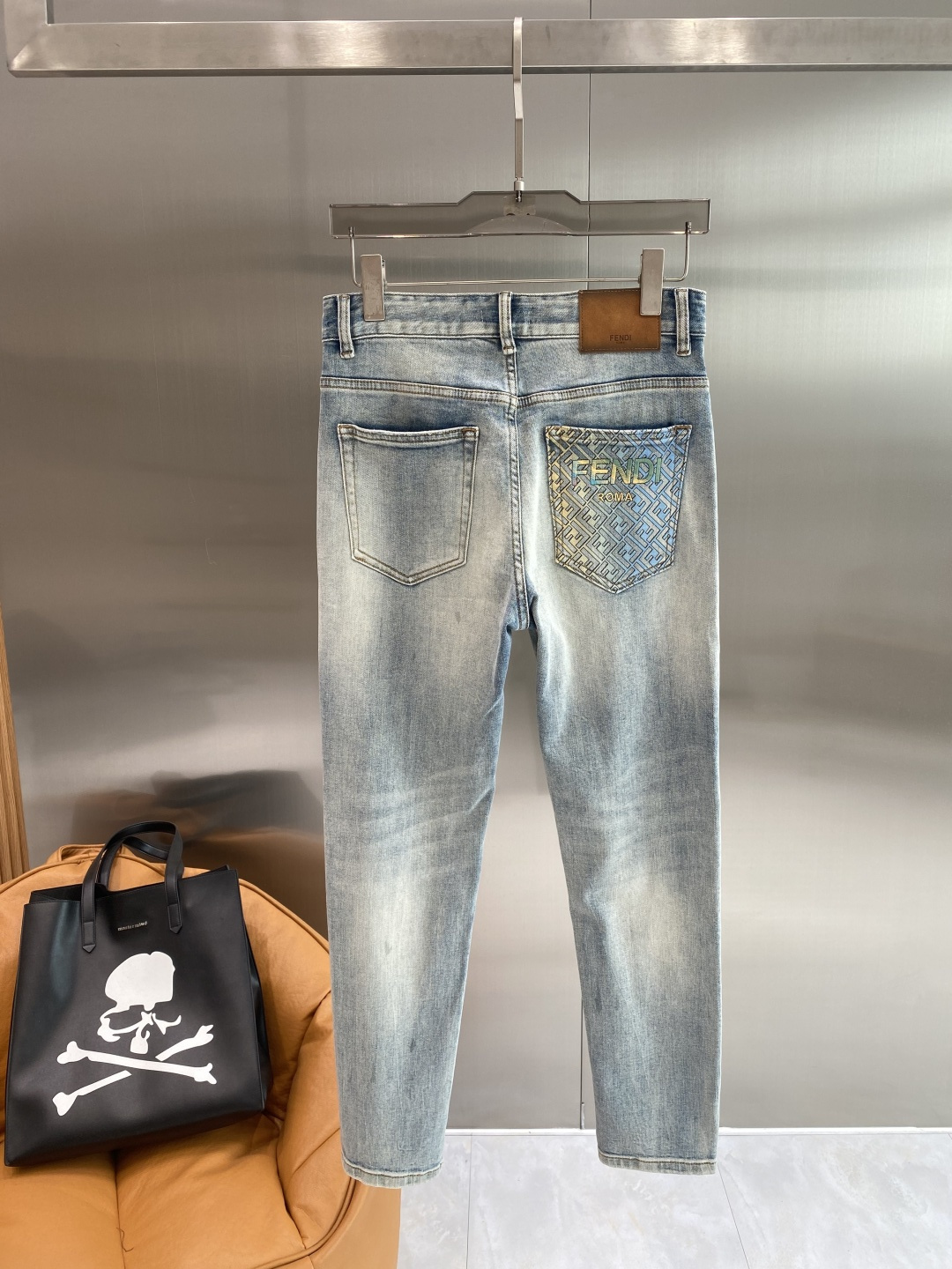 《𝙉𝙚𝙬🖤❤️芬家》26ss春季牛仔 超级有范儿的一款牛仔裤，定制原版水洗牛仔面料，独特设计，顶级工艺字