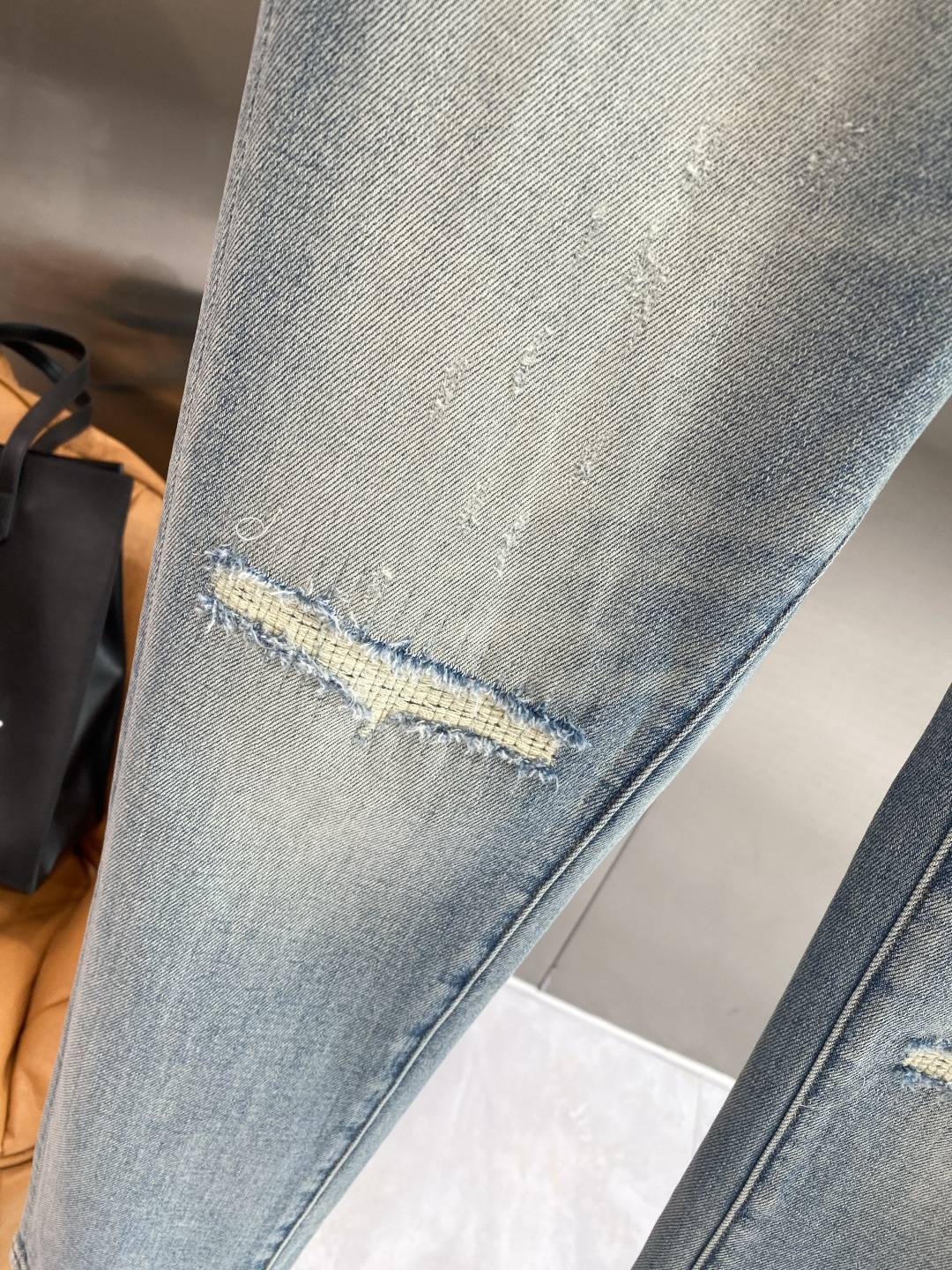 《𝙉𝙚𝙬🖤❤️古家》26ss春季牛仔 超级有范儿的一款牛仔裤，定制原版水洗牛仔面料，独特设计，顶级工艺字