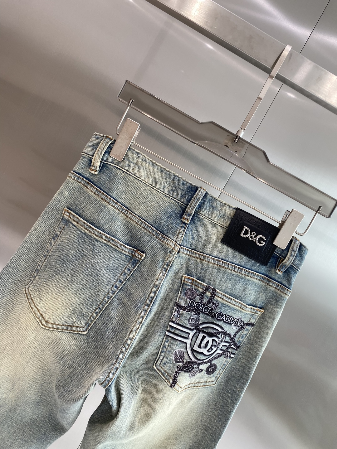 《𝙉𝙚𝙬🖤❤️DG家》2026春款重工水洗休闲牛仔裤，进口原版水洗弹力面料，舒适有弹性，独特设计，版型超