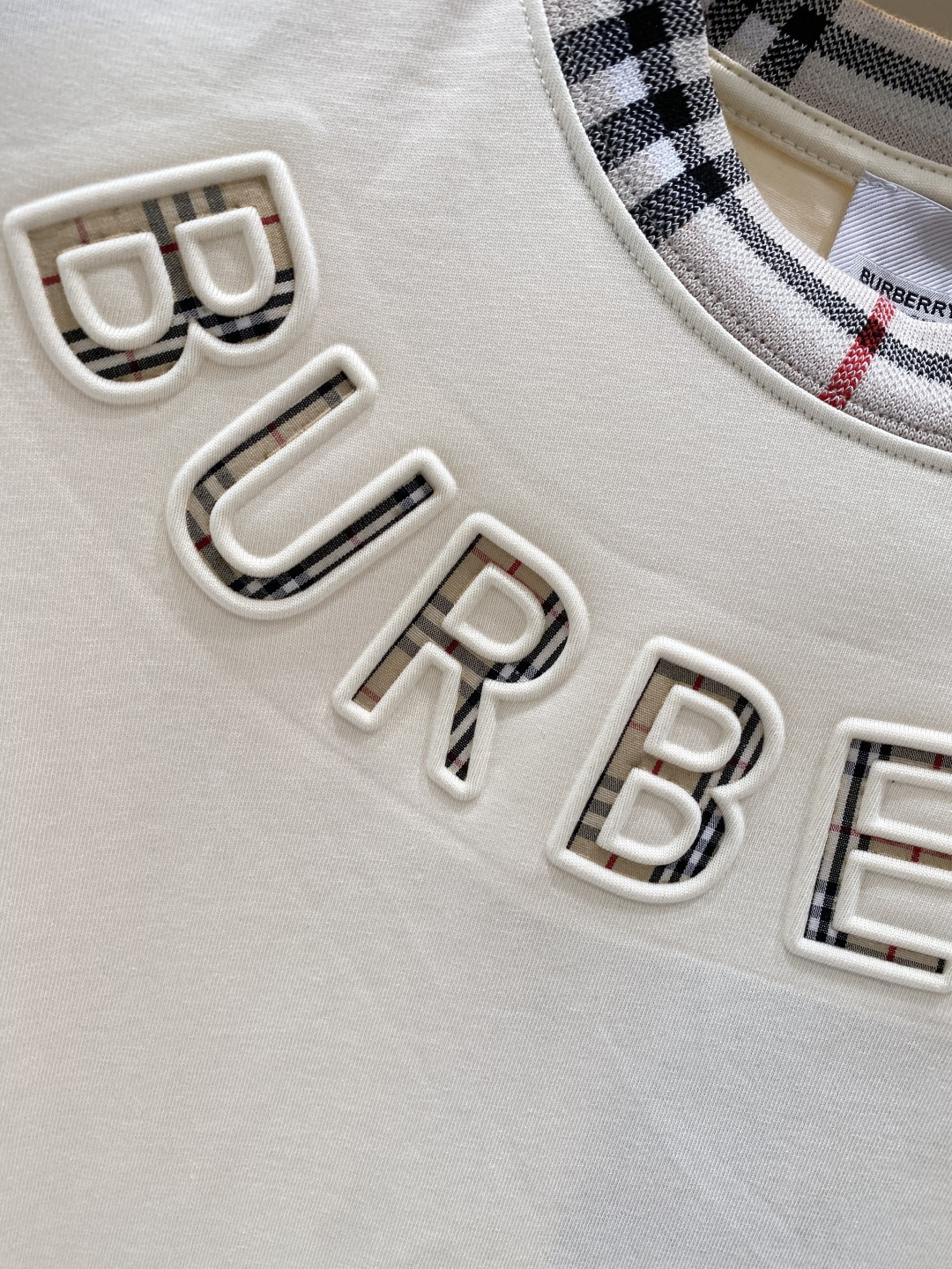 《𝙉𝙚𝙬🖤❤️巴家》2026新款首发专柜最新款短袖圆领T恤 高端订制 设计前卫时尚！logo工艺设计 高