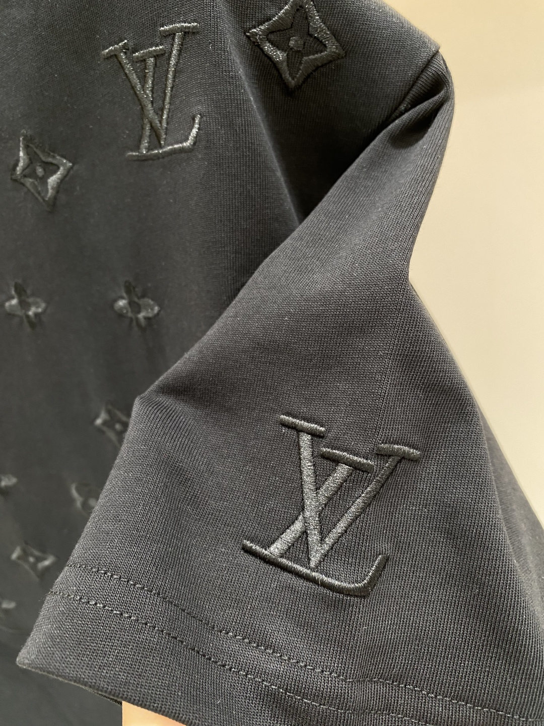 《𝙉𝙚𝙬🖤❤️驴家》26SS新款春夏短袖 最高版本客供定制高端面料 简单时尚款，配色超级好看！经典log