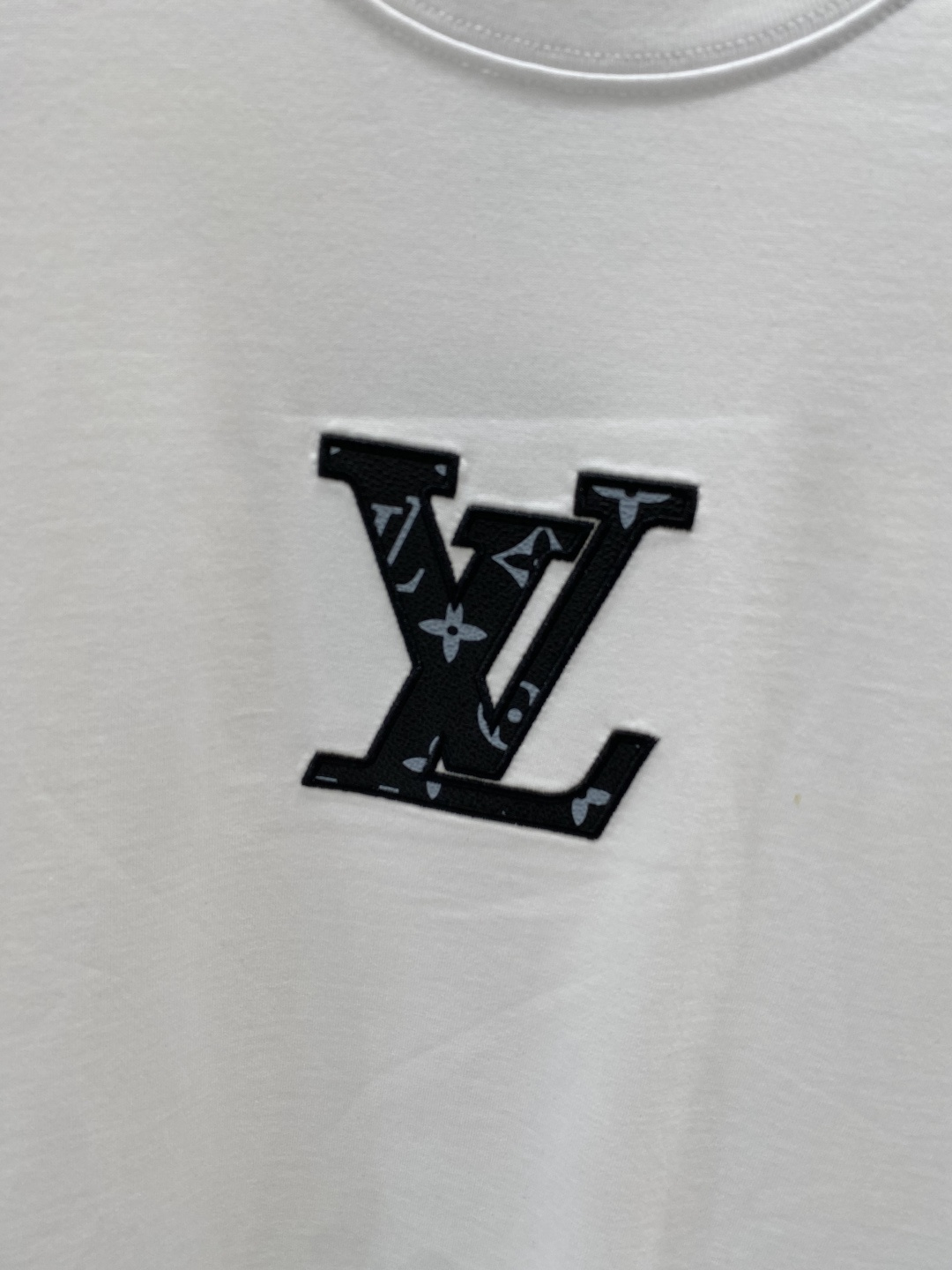 《𝙉𝙚𝙬🖤❤️驴家》26SS新款春夏短袖 最高版本客供定制高端面料 简单时尚款，配色超级好看！经典log