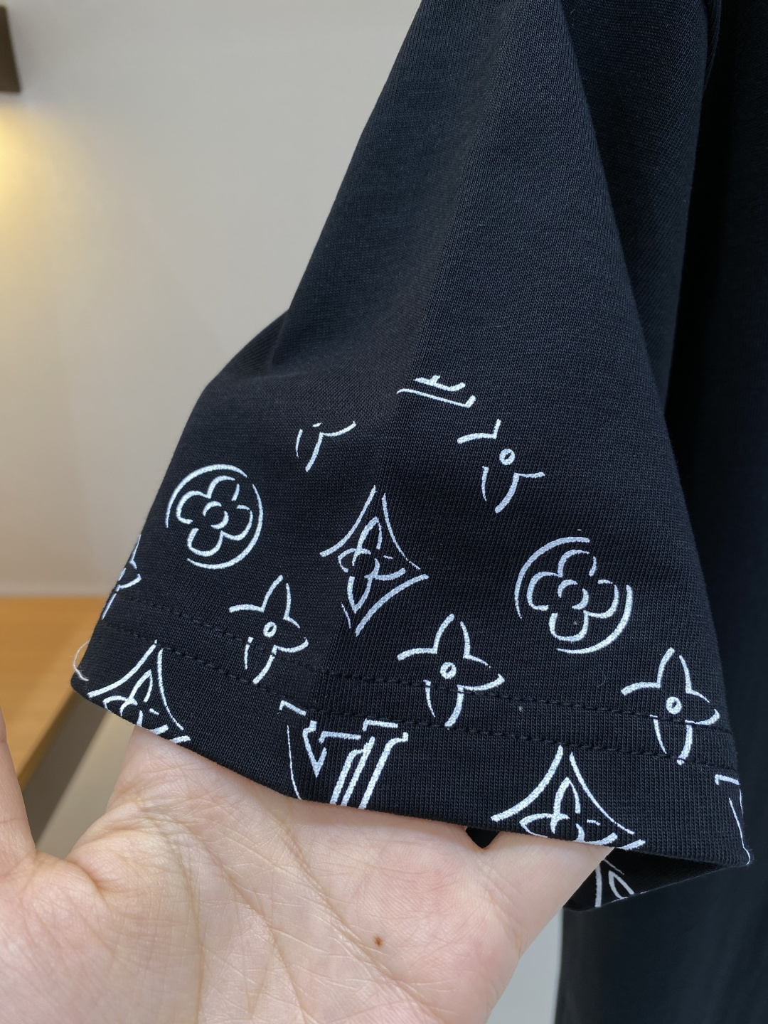 《𝙉𝙚𝙬🖤❤️驴家》26SS新款春夏短袖 最高版本客供定制高端面料 简单时尚款，配色超级好看！经典log