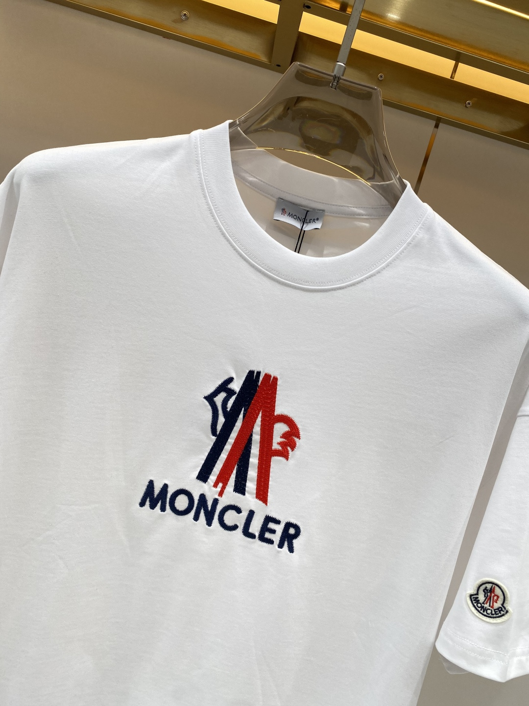 《𝙉𝙚𝙬🖤❤️蒙家》26SS新款春夏短袖 最高版本客供定制高端面料 简单时尚款，配色超级好看！经典log