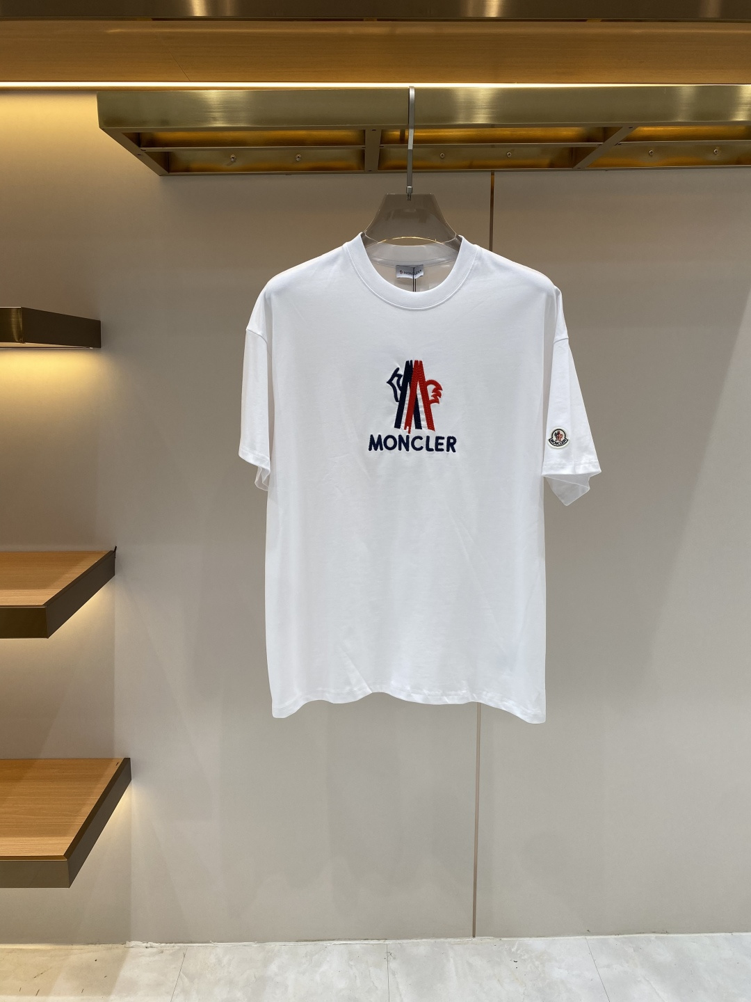 《𝙉𝙚𝙬🖤❤️蒙家》26SS新款春夏短袖 最高版本客供定制高端面料 简单时尚款，配色超级好看！经典log