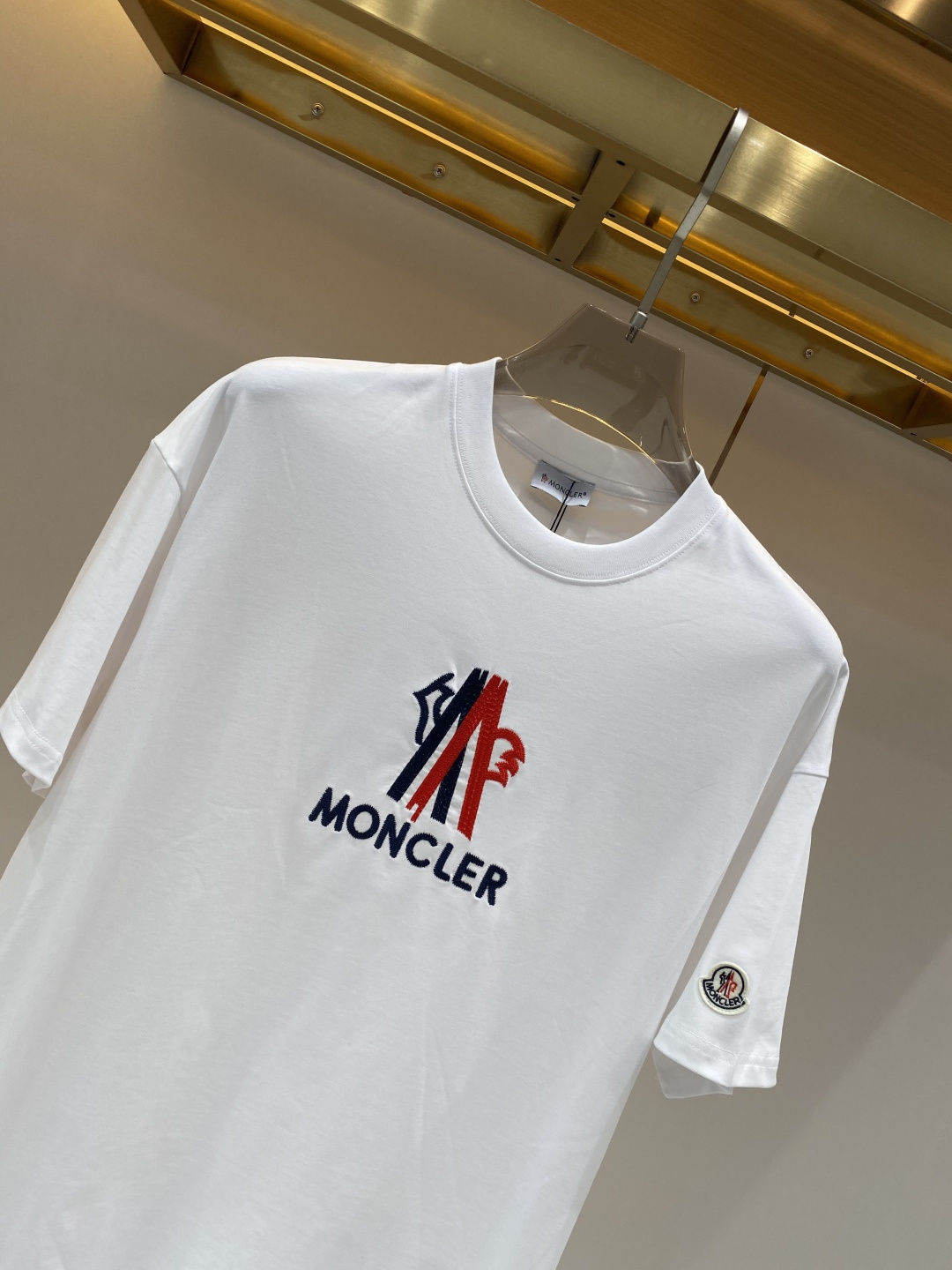 《𝙉𝙚𝙬🖤❤️蒙家》26SS新款春夏短袖 最高版本客供定制高端面料 简单时尚款，配色超级好看！经典log