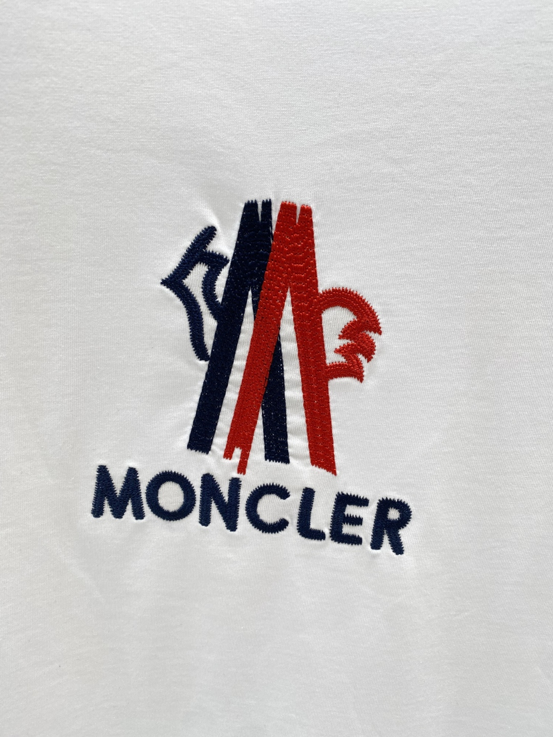 《𝙉𝙚𝙬🖤❤️蒙家》26SS新款春夏短袖 最高版本客供定制高端面料 简单时尚款，配色超级好看！经典log