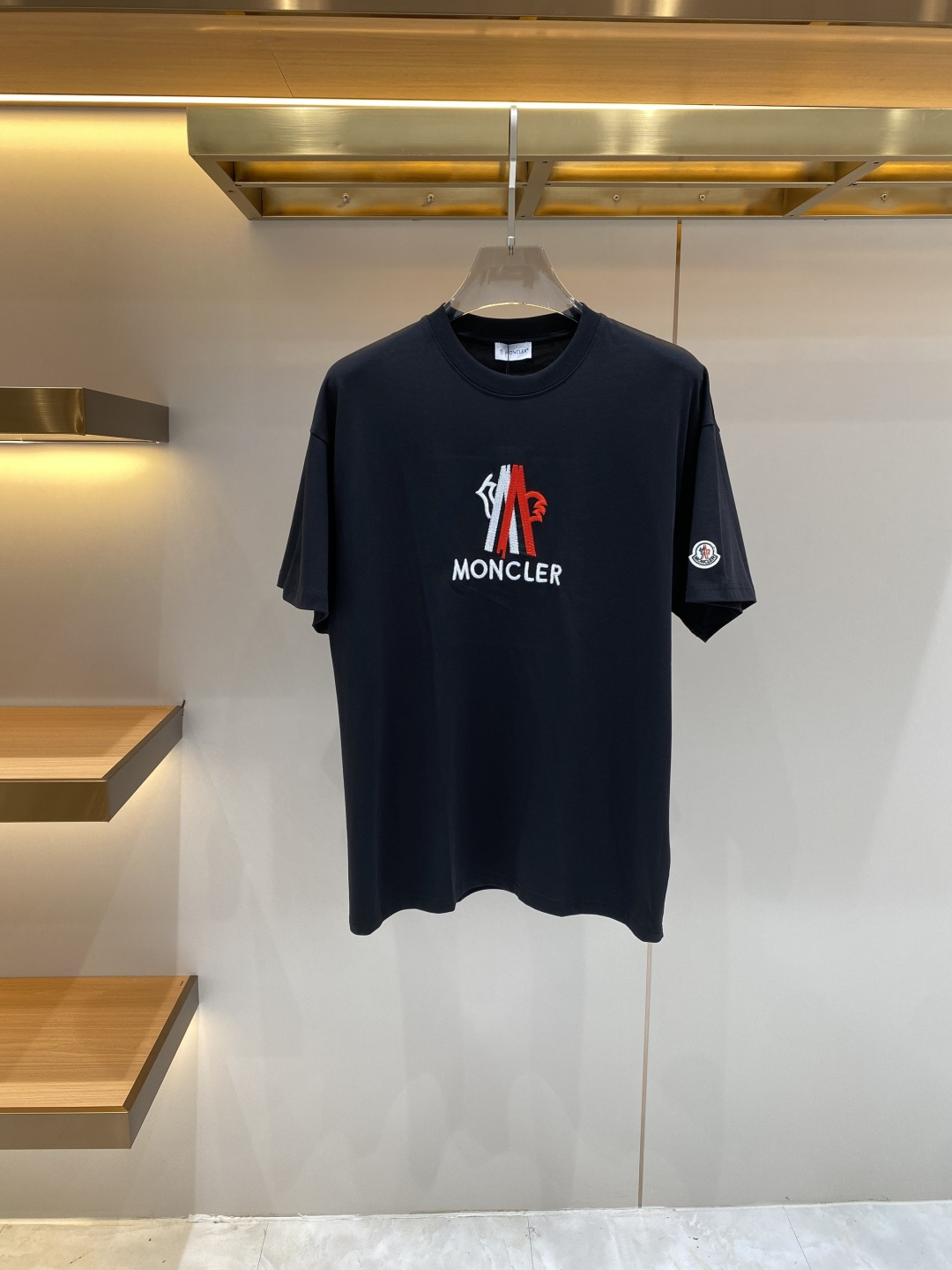 《𝙉𝙚𝙬🖤❤️蒙家》26SS新款春夏短袖 最高版本客供定制高端面料 简单时尚款，配色超级好看！经典log